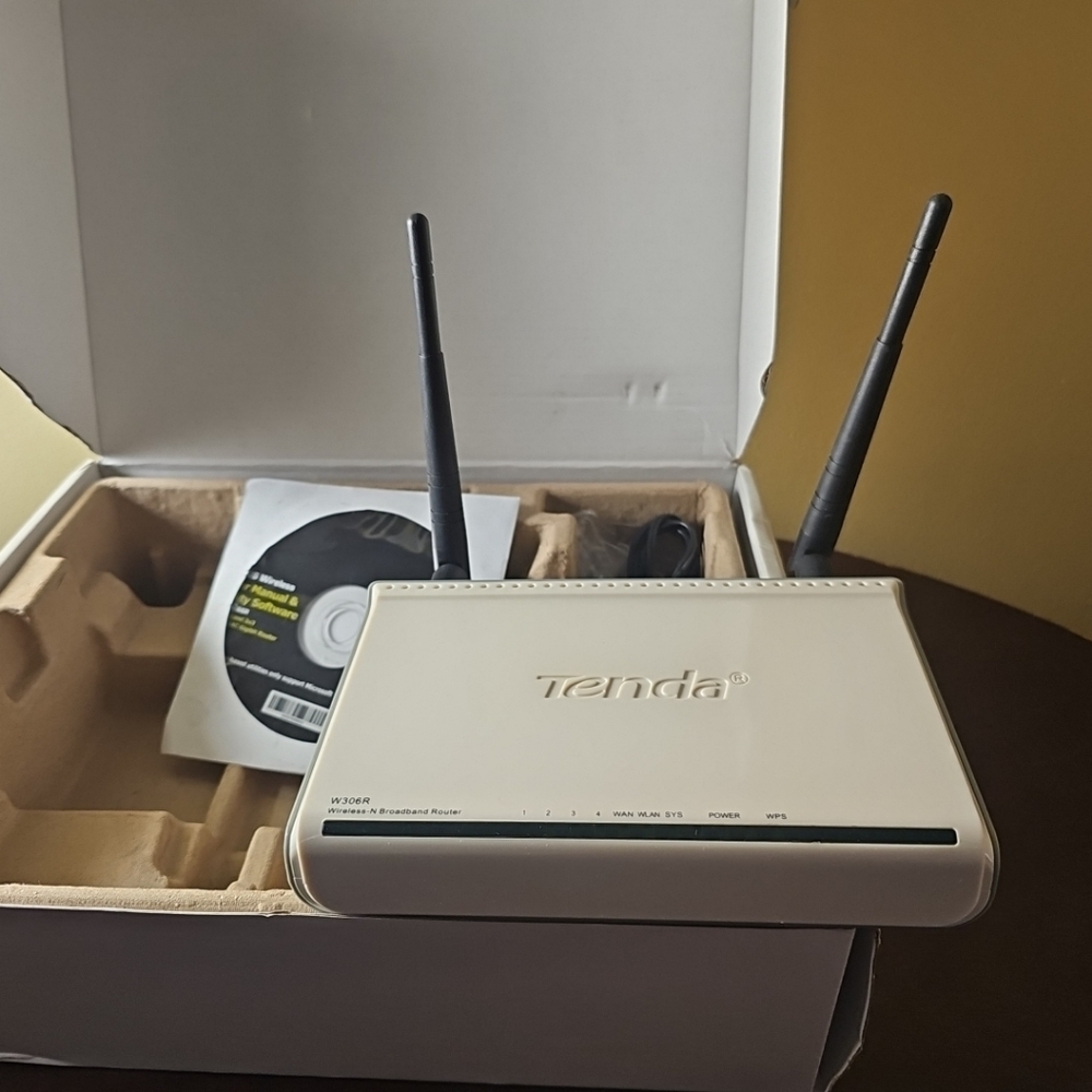 Tenda W306R 300 Mbps 4-Port 10/100 Wireless N‎ Router